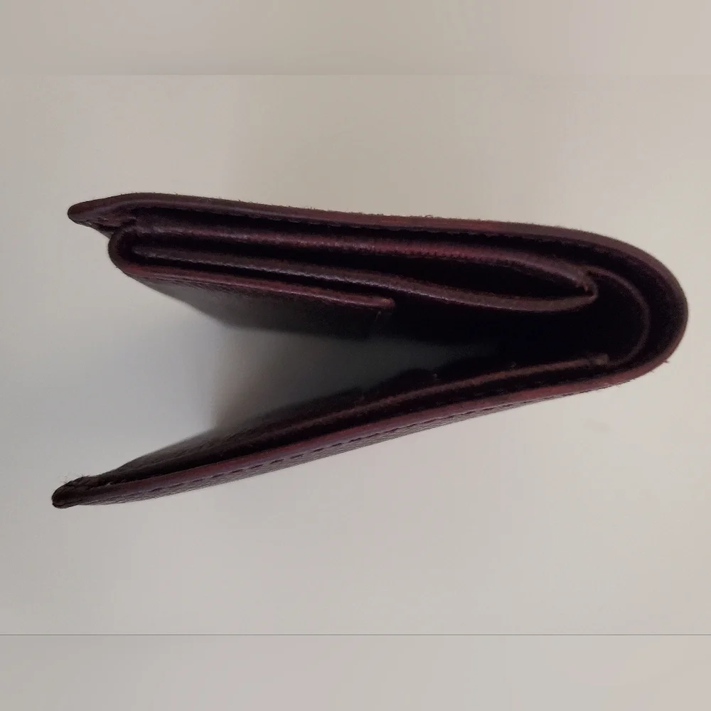 Authentic Louis Vuitton Taiga Bifold Leather Wallet With COA - Picture 8 of 11